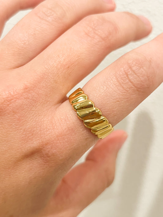 Wavy Ring